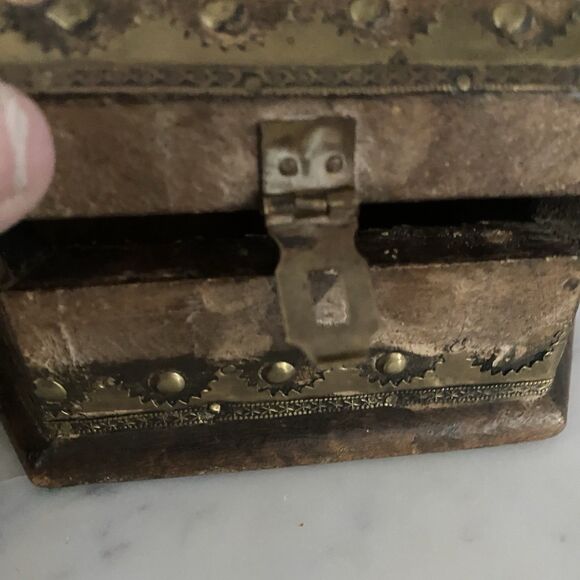 RARE VINTAGE HANDMADE BRASS IRON FITTED SOLID WOODEN CASH JEWELRY BOX Bedside - Picture 5 of 6